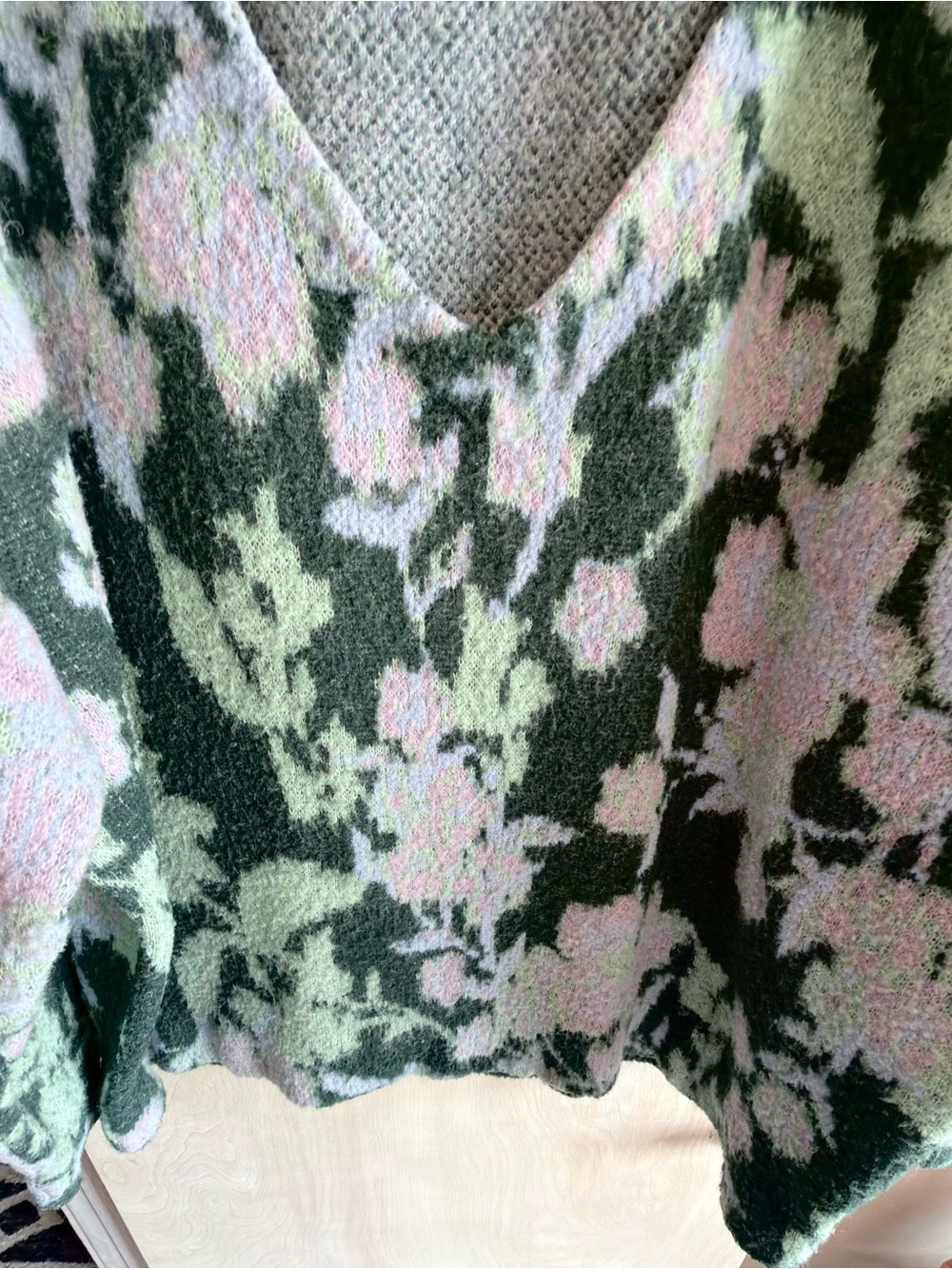 Free People Primrose Floral Tunic Sweater Oversized V-Neck Fuzzy Boho Women’s L - Picture 9 of 10